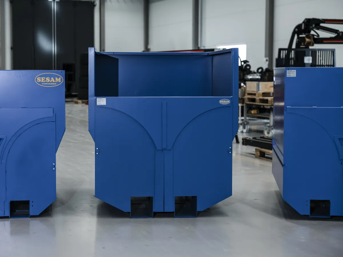 Efficient waste management with a bottom emptying tipping container