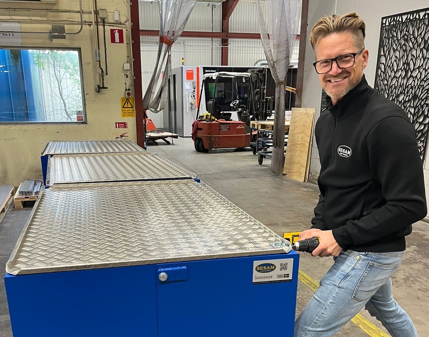 Sesam tippcontainer med lock Sesam tippcontainer med lock